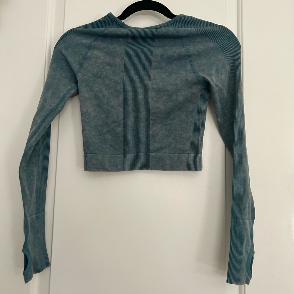 Victoria’s Secret Seamless Cropped Workout Active Long Sleeve Top - Picture 4 of 4